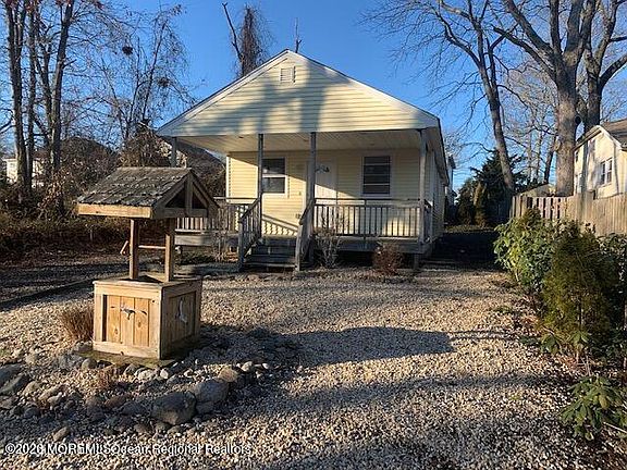 2nd image of 211 Anthony Ave