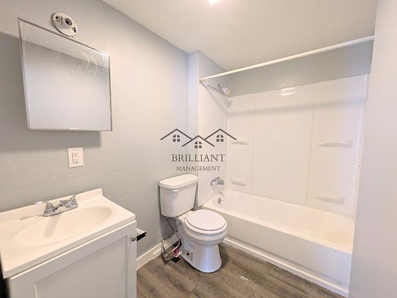 3rd image of 109 N Euclid Ave #4