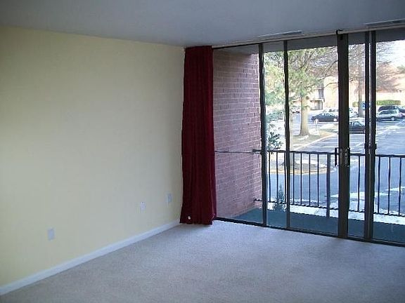 5th image of 730 Quince Orchard Blvd #10