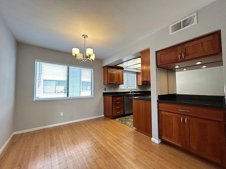 2202 N Broadway #G — Photo 8