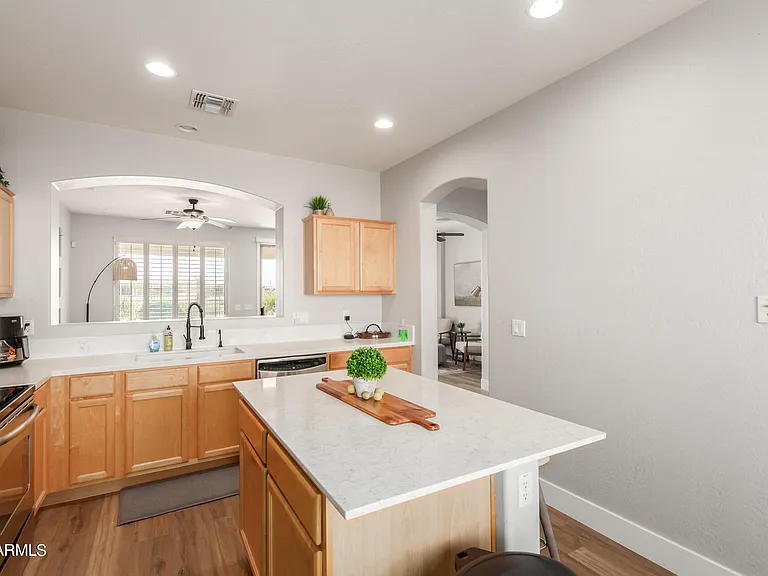 3725 E Meadowview Dr — Photo 18
