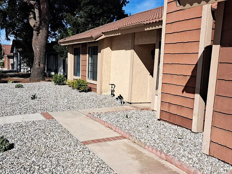 824 Ashley Way — Photo 3