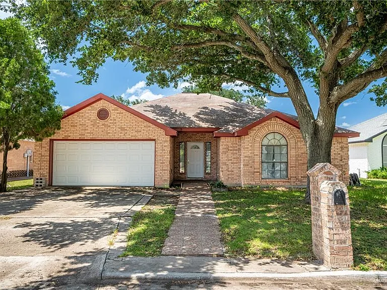 1801 Crown Pointe Blvd — Photo 2