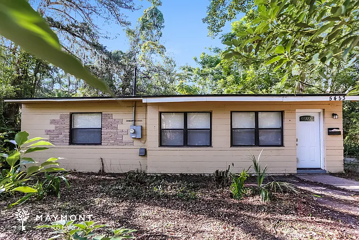 5453 Oak Forest Dr — Photo 1