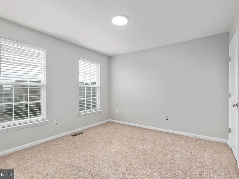 930 Forsythia Ln — Photo 27