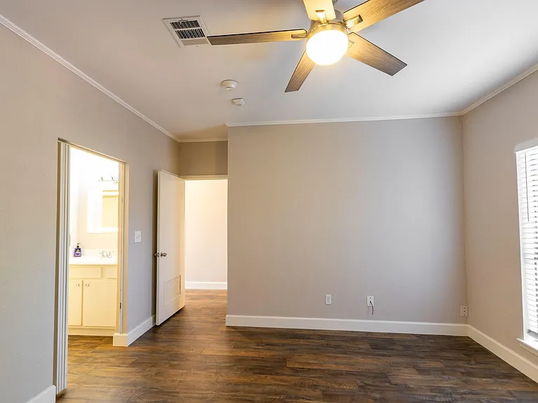 401 Lakeside Ln #111 — Photo 19