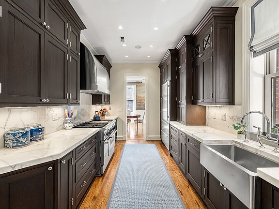 4th image of 36 Commonwealth Ave #Penthouse