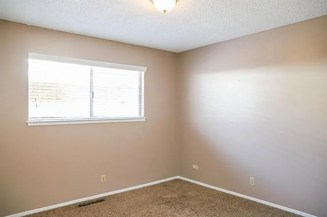 6441 N Augusta St — Photo 11
