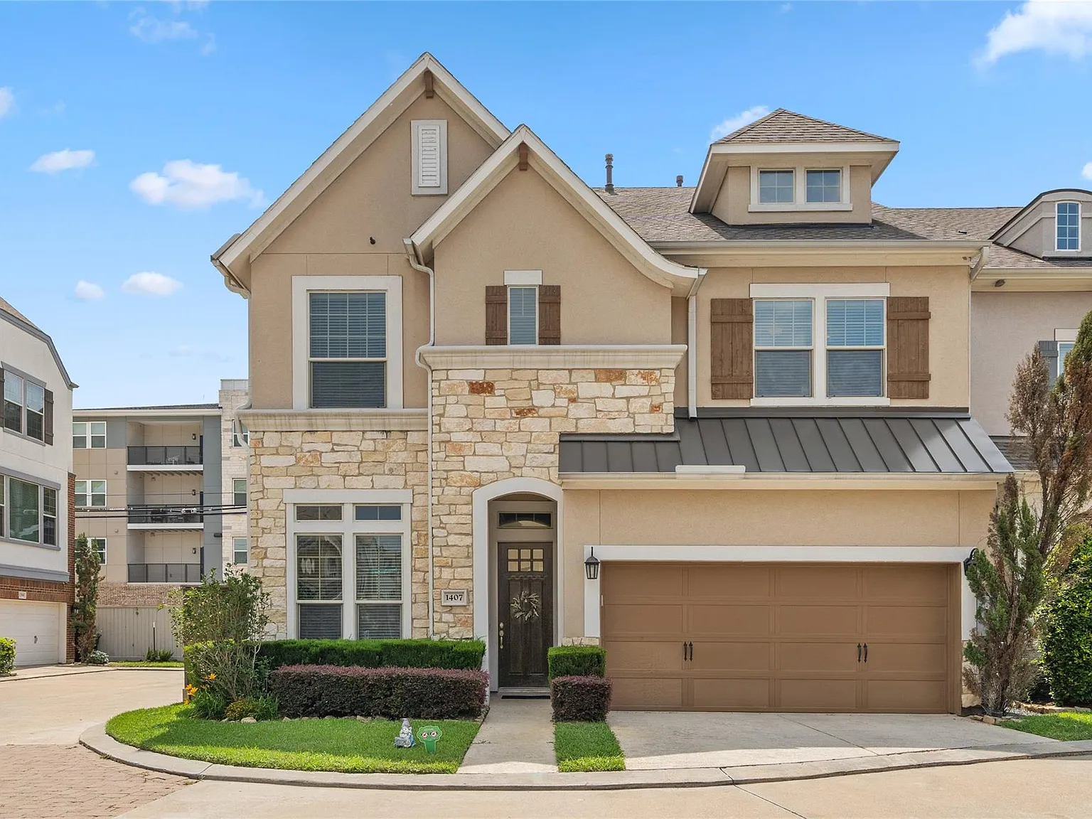 3 bed, 3.5 bath, 3177 sqft, $4,500 — Photo 1