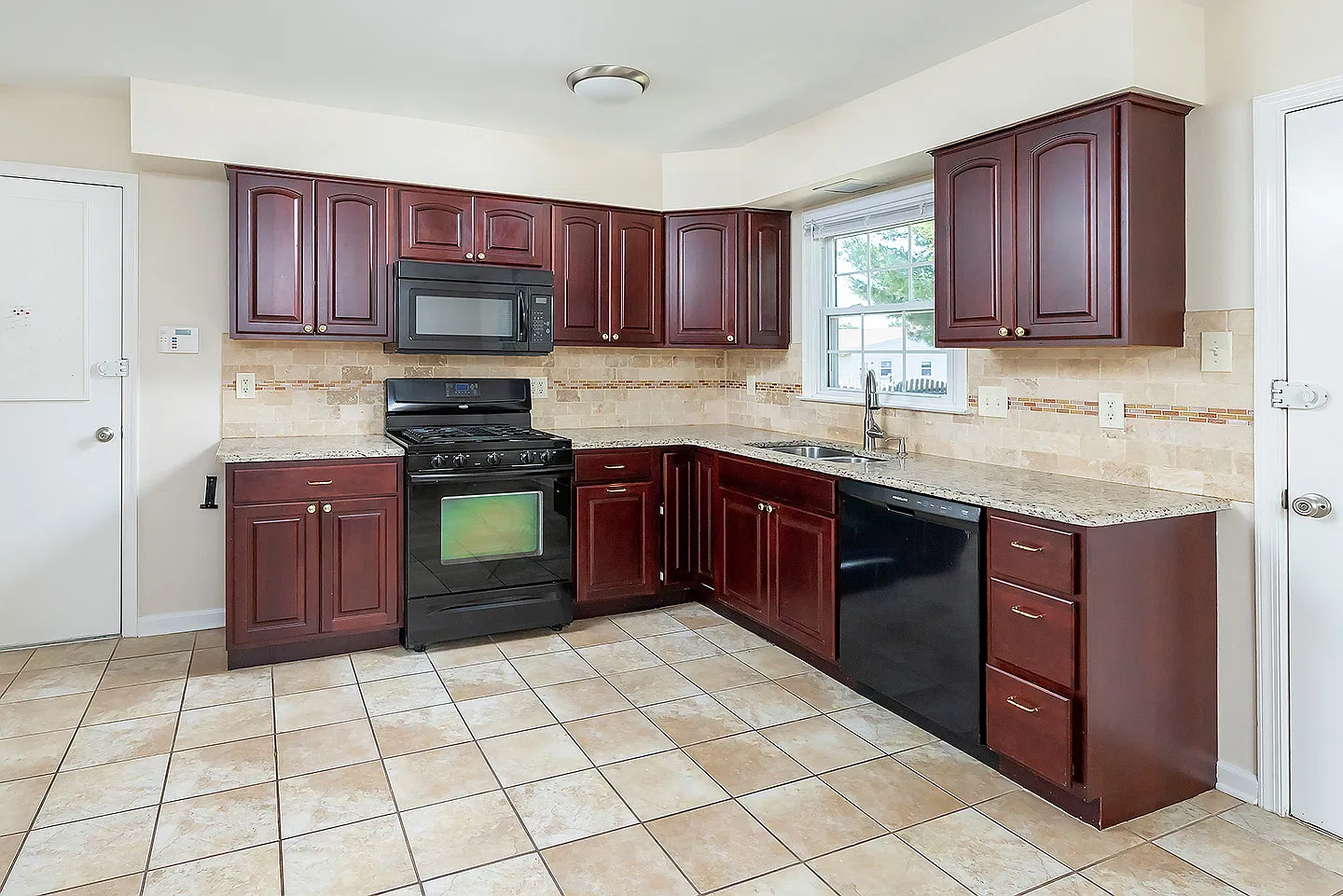 4 bed, 1792 sqft, $2,900 — Photo 1