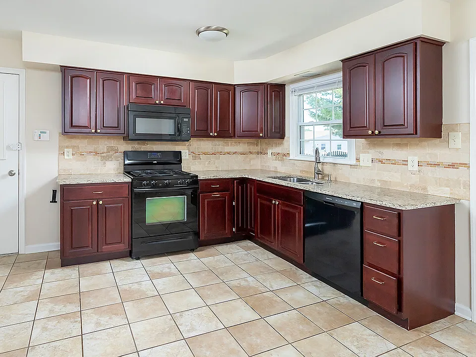 17 Williamsburg Ct
