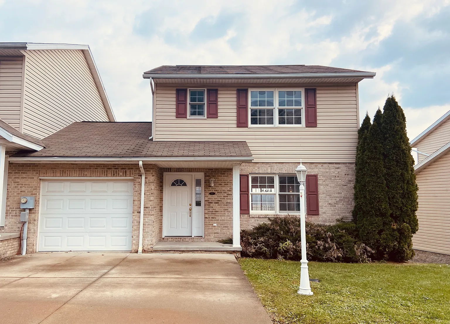 132 Donna Ave photo 1