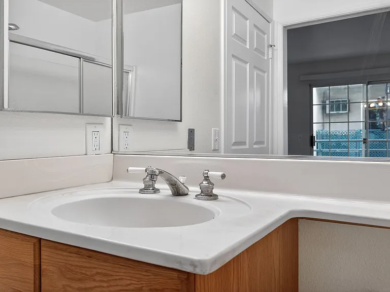 3485 Linden Ave — Photo 8
