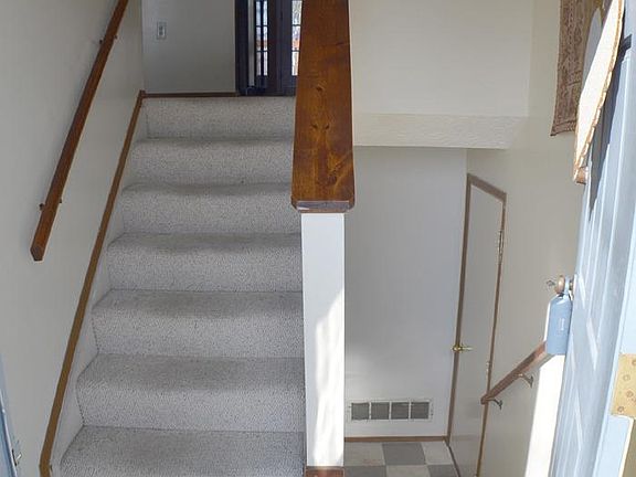 4th image of 50 Stonegate Dr