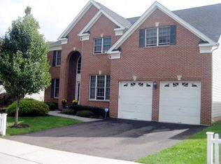 16 Julianne Ct, Newtown, PA 18940