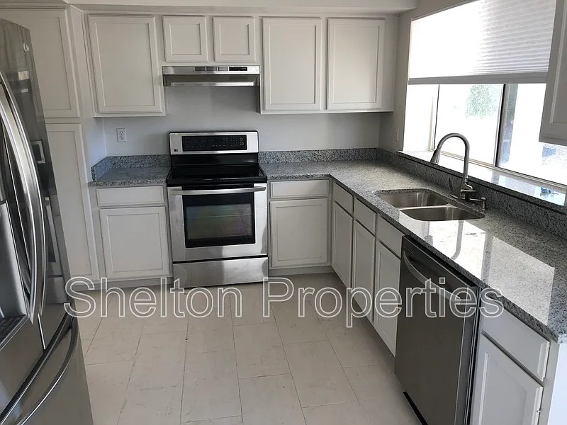2 bed, 2.0 bath, 1356 sqft, $1,595 — Photo 2