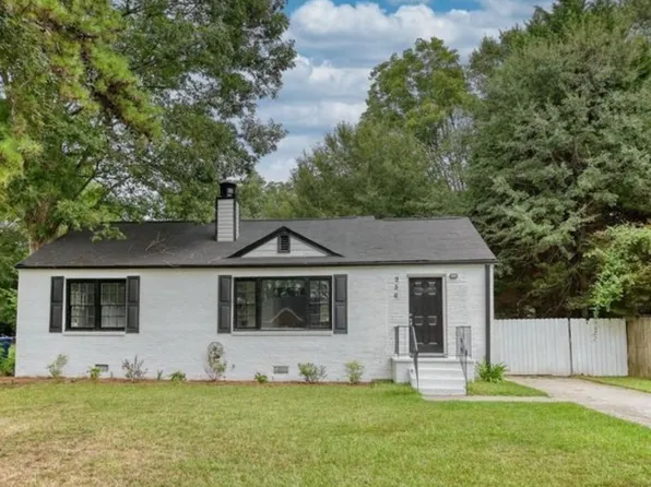 956 Ewing Dr, Forest Park, GA 30297