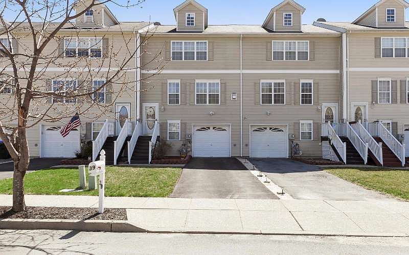 1st image of 39 Mayer Dr