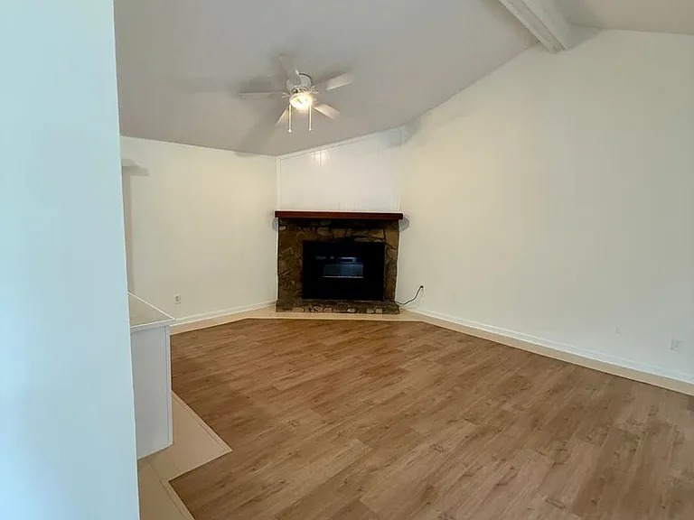 655 Post Oak Rd — Photo 5