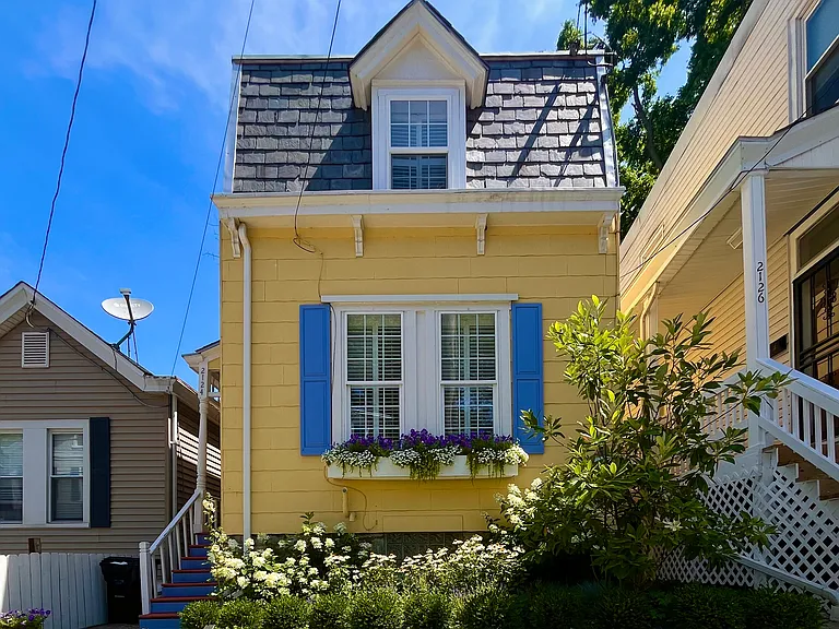 2124 Herrick Ave — Photo 20