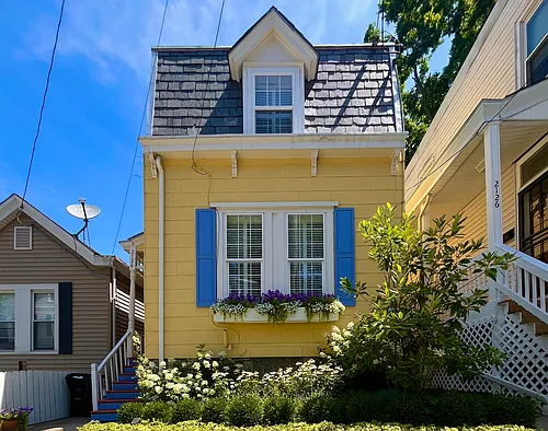 2124 Herrick Ave Photo 1