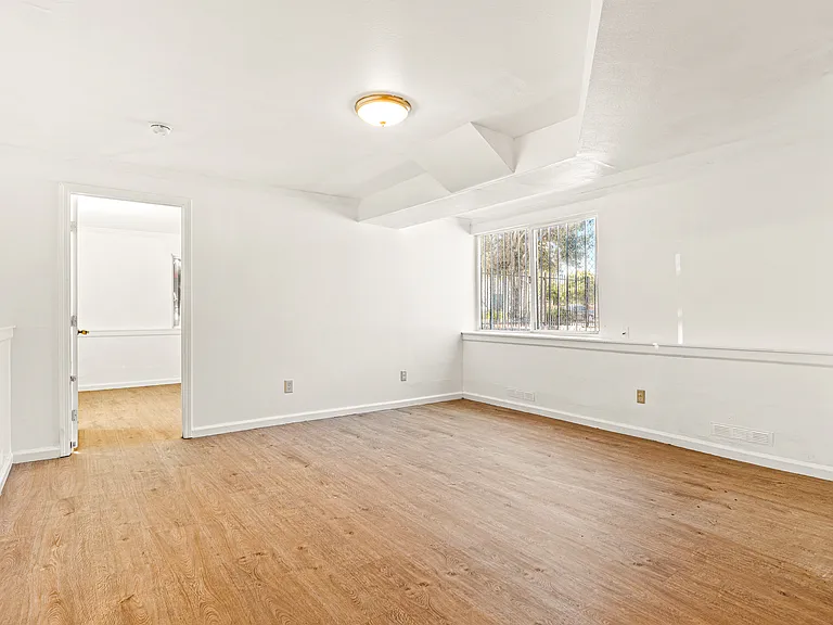 1015 82nd Ave — Photo 22