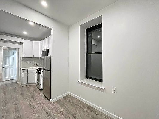 4th image of 333 W 19th St #16