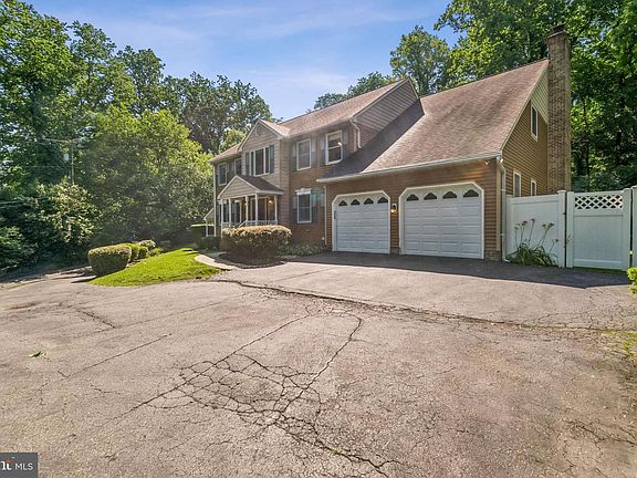 2nd image of 478 Mountain Rd