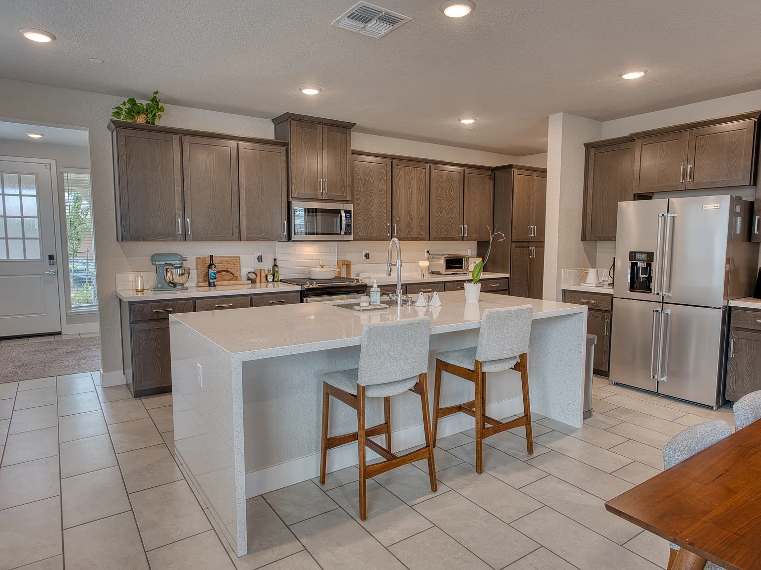 4 bed, 2.5 bath, 2353 sqft, $3,499 — Photo 3