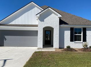 123 Lake Ridge Dr, Broussard, LA 70518