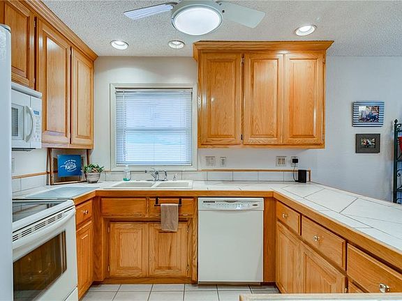 5th image of 6 Bentley Ln
