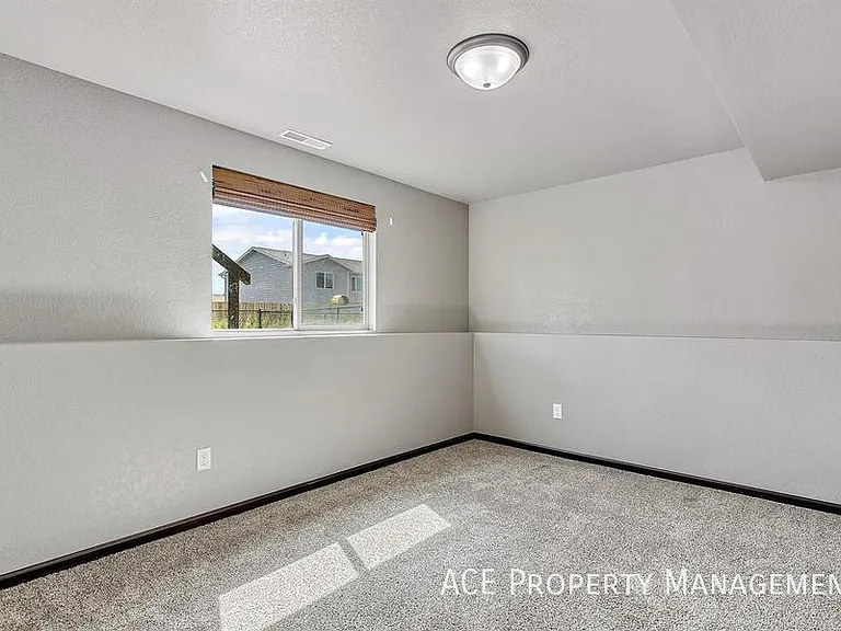 656 Boswell Blvd — Photo 7