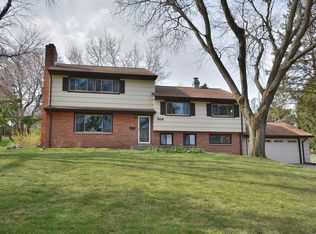 309 Westminster Dr, Waukesha, WI 53186