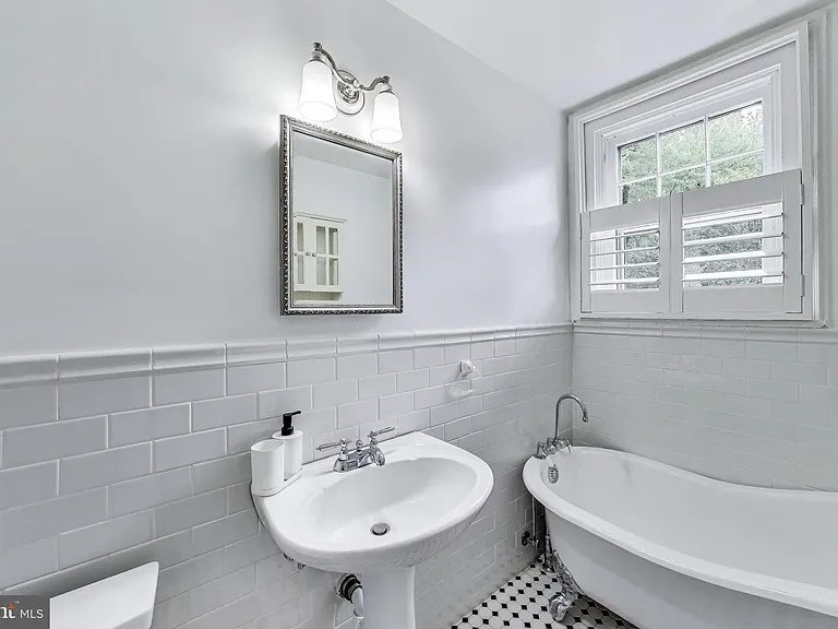 5809 Grosvenor Ln — Photo 28
