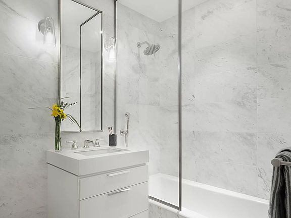 5th image of 212 W 72nd St #3G