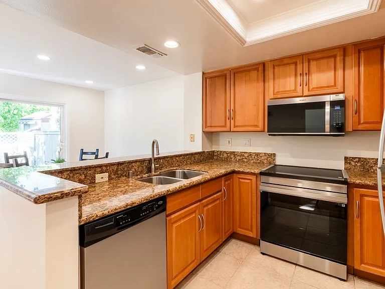 227 Stanford Ct — Photo 11