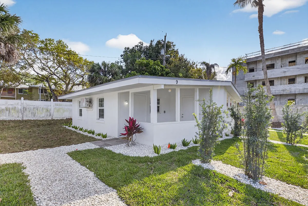 Building Photo - 3000 Areca Ave