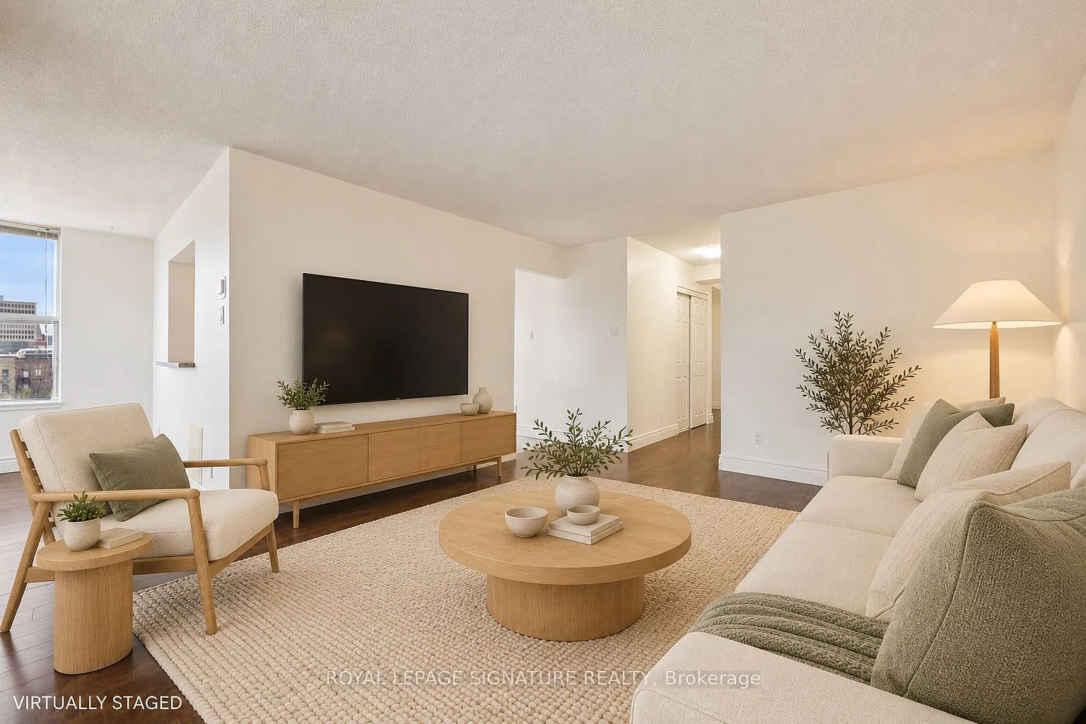 Queen's Place Condominiums — Photo 3