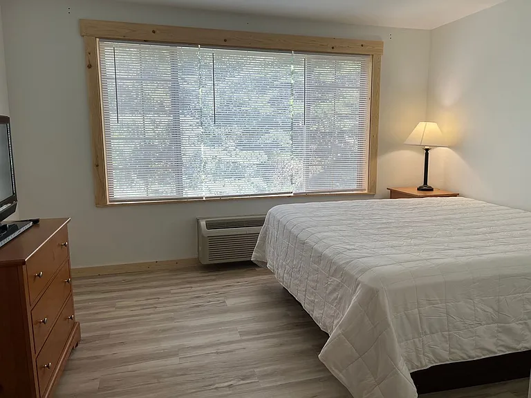 Ski Town Apartments — Photo 179
