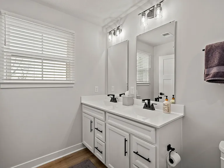 Double vanity with extra storage