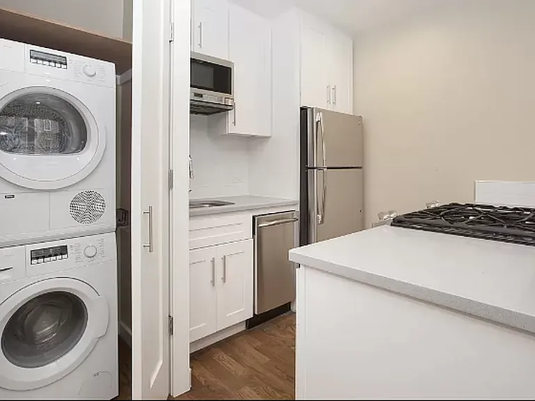 152 Ludlow St #Townhouse 1 — Photo 2