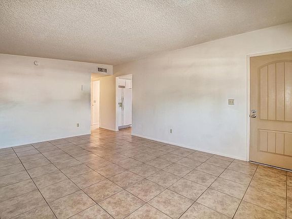 3rd image of 970 N Catalina Ave