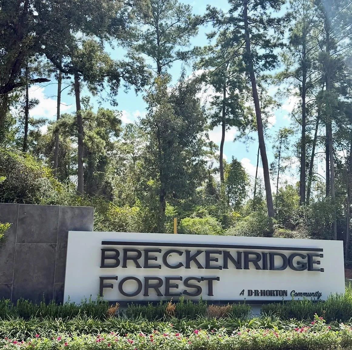 3 bed, 2.0 bath, 1422 sqft, $2,000 — Photo 2