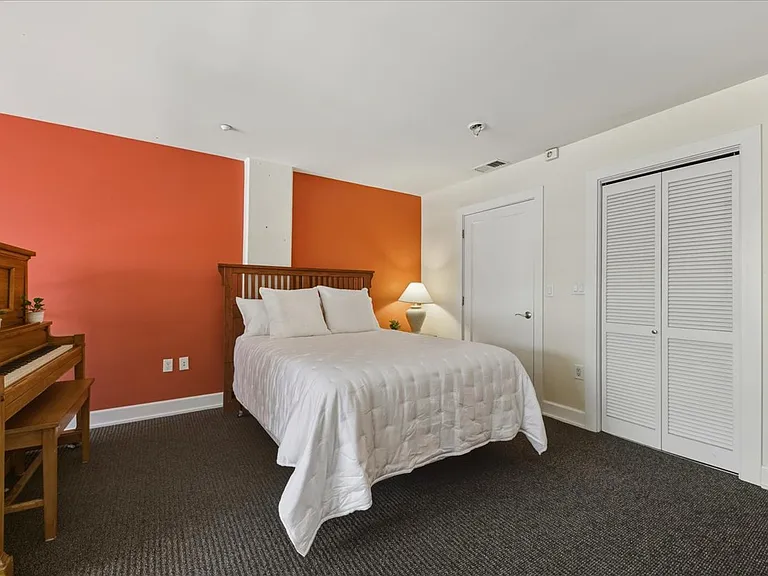 809 Clay St — Photo 11