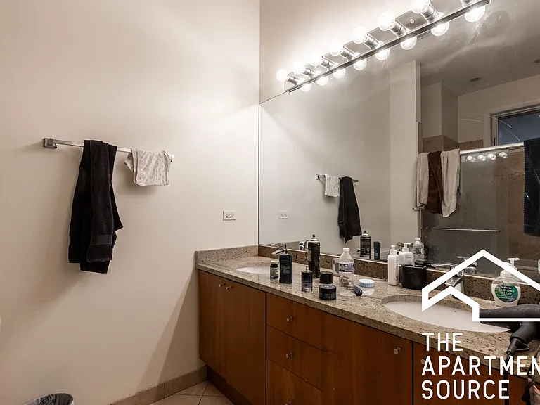 1354 W Augusta Blvd #201 — Photo 10