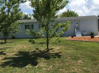 14208 N John Birch Ln, Effingham, IL 62401