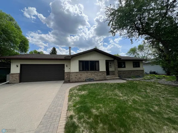 240 30th Ave N, Fargo, ND 58102