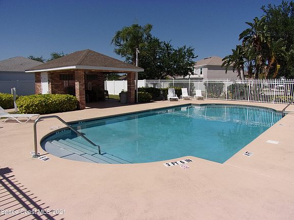 3rd image of 1271 Berryhill Dr