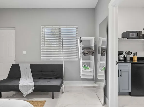 1350 NW 28th St, Miami, FL