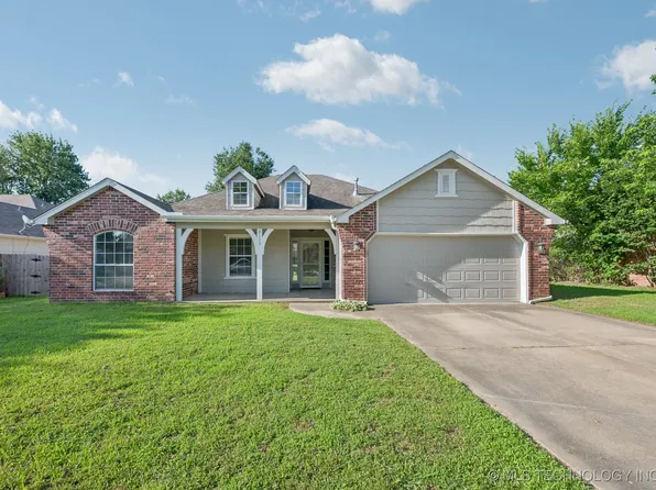 2109 W Maple Pl, Collinsville, OK 74021